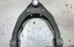 Рычаг передний левый верхний для Volkswagen Touareg 2008 года на фотографиях