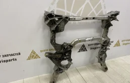 Подрамник двигателя для BMW 5er 2021 года на фотографиях