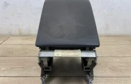 Подлокотник передний для Volkswagen Touareg 2013 года на фотографиях