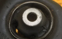 Качающийся рычаг левый для Volkswagen Polo 2009 года на фотографиях