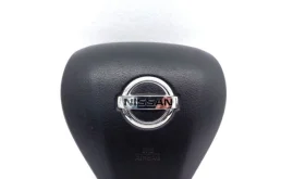 Подушка безопасности водителя для Nissan X-Trail 2018 года на фотографиях