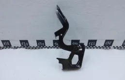 Петля капота правая для Toyota RAV4 на фотографиях