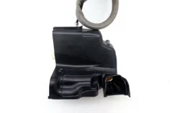 Уплотнитель передней правой двери для Audi A4 2011 года на фотографиях