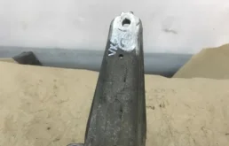 Кронштейн подушки двигателя задний правый для Infiniti FX 2009 года на фотографиях