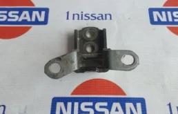 Петля двери передней левой верхняя для Nissan X-Trail 2018 года на фотографиях