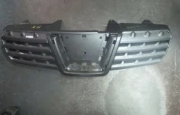 Решетка радиатора для Nissan Qashqai 2008 года на фотографиях