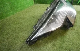 Фара левая для Audi Q8 на фотографиях