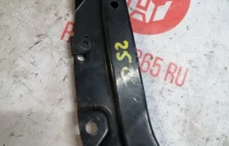 Кронштейн правой фары верхний для Volkswagen Polo на фотографиях