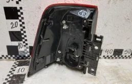 Фонарь правый для Toyota Land Cruiser 2018 года на фотографиях