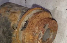 Усилитель переднего бампера для Nissan X-Trail 2005 года на фотографиях