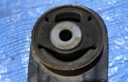 Подушка двигателя задняя правая верхняя для Nissan X-Trail 2009 года на фотографиях