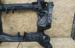 Подрамник двигателя для Suzuki Grand Vitara 2006 года на фотографиях