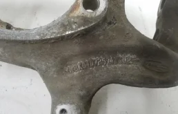 Кулак поворотный левый для Audi A6 2018 года на фотографиях