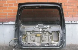 Дверь багажника для Suzuki Grand Vitara 2016 года на фотографиях