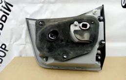 Фонарь внутренний правый для Lexus RX 2005 года на фотографиях