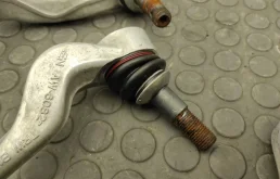 Рычаг передний левый нижний для BMW 3er 2006 года на фотографиях