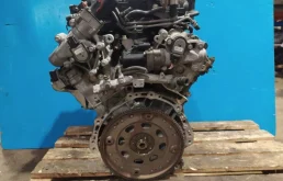 Двигатель без навесного для Nissan Fuga 2015 года на фотографиях