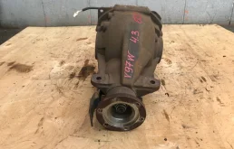 Редуктор заднего моста для Mitsubishi Pajero 2010 года на фотографиях