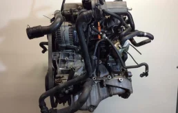 Двигатель без навесного для Audi A4 1996 года на фотографиях