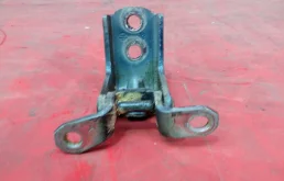 Петля двери передней левой верхняя для Nissan X-Trail 2018 года на фотографиях