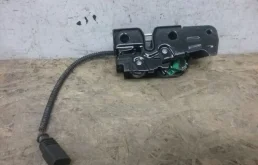 Замок капота для Skoda Octavia 2002 года на фотографиях