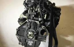 Двигатель без навесного для Opel Astra 2015 года на фотографиях