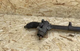 Рулевая рейка для Audi A4 2005 года на фотографиях