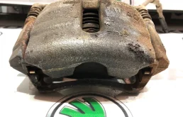 Суппорт передний правый для Skoda Octavia 2013 года на фотографиях