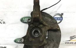 Кулак поворотный правый для Volvo XC90 2005 года на фотографиях