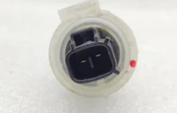 Датчик уровня жидкости бачка омывателя для Toyota RAV4 на фотографиях