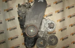 Двигатель без навесного для Volkswagen Caddy 1996 года на фотографиях