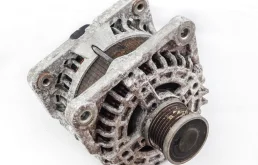 Генератор для Nissan X-Trail 2014 года на фотографиях