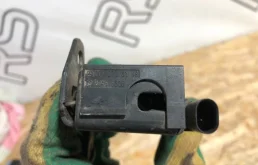 Фиксатор стойки капота для Mercedes-Benz GLK class на фотографиях