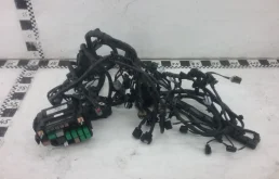 Проводка моторного отсека для Hyundai Solaris 2014 года на фотографиях