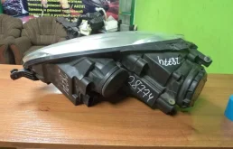 Фара ксенон левая для Volkswagen Jetta 2009 года на фотографиях