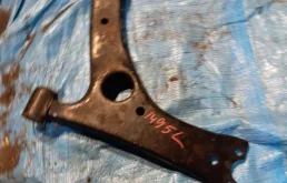 Рычаг передний правый нижний для Toyota Avensis на фотографиях