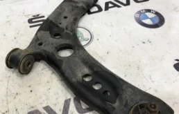 Рычаг передний правый верхний для Skoda Octavia 2018 года на фотографиях