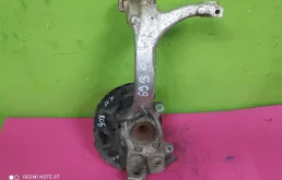 Кулак поворотный левый для Audi A4 2006 года на фотографиях