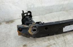 Усилитель бампера передний верхний для Toyota RAV4 2014 года на фотографиях