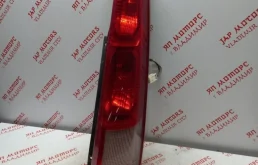 Фонарь внешний правый для Nissan X-Trail 2005 года на фотографиях