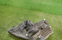 Фара правая для Volkswagen Jetta 2015 года на фотографиях