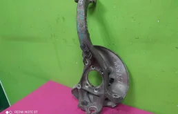 Кулак поворотный левый для Audi A6 2014 года на фотографиях