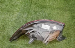 Фонарь внешний правый для Volkswagen Polo 2009 года на фотографиях