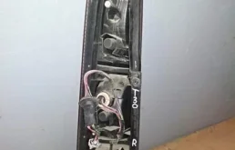 Фонарь внешний правый для Nissan X-Trail 2001 года на фотографиях