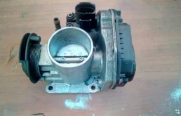 Блок дроссельной заслонки для Skoda Octavia 2002 года на фотографиях