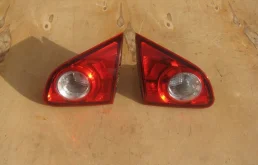 Фонарь внутренний левый для Nissan Qashqai 2010 года на фотографиях