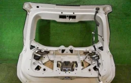 Крышка багажника для Nissan X-Trail 2015 года на фотографиях