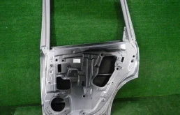 Дверь задняя правая для Subaru Forester 2012 года на фотографиях