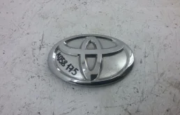 Эмблема задняя для Toyota Land Cruiser на фотографиях