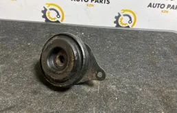 Опора двигателя передняя левая нижняя для Nissan Teana 2010 года на фотографиях